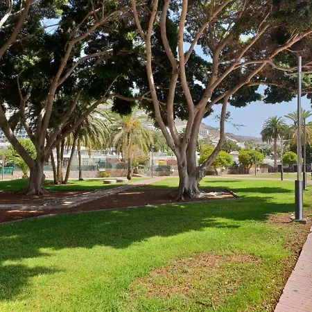 Bahamas Beside The Park And 300m To The Apartament